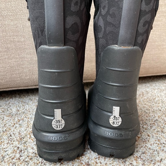 Bogs Kids Winter Boots, Black Leopard Print, Size 11 - Picture 6 of 6
